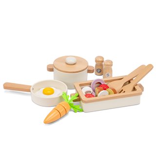 Wooden pan set with casserole